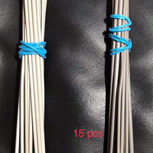 Knitting items (needles, bobbins, gauge, yarn holders) - Picture 2 of 14